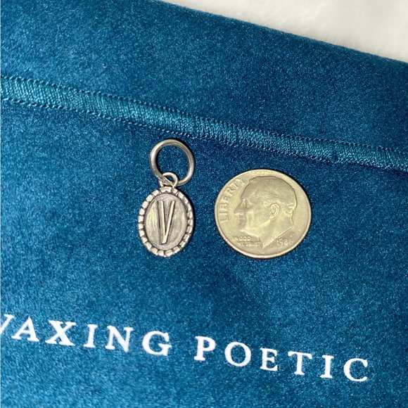 Waxing Poetic 925 silver initial V charm - Picture 2 of 3